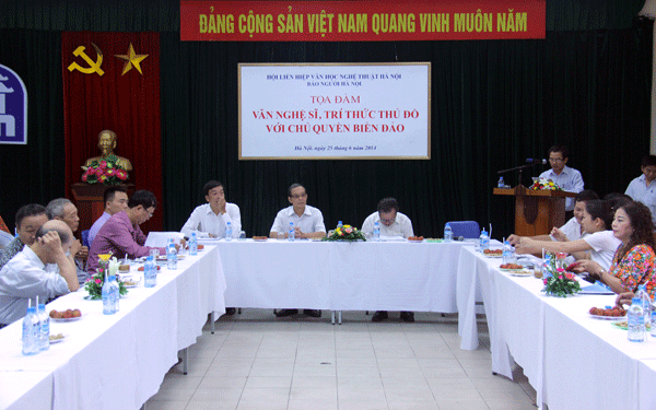 ศิลปินและปัญญาชนนครหลวงฮานอยมุ่งใจสู่ทะเลและเกาะแก่งของปิตุภูมิ